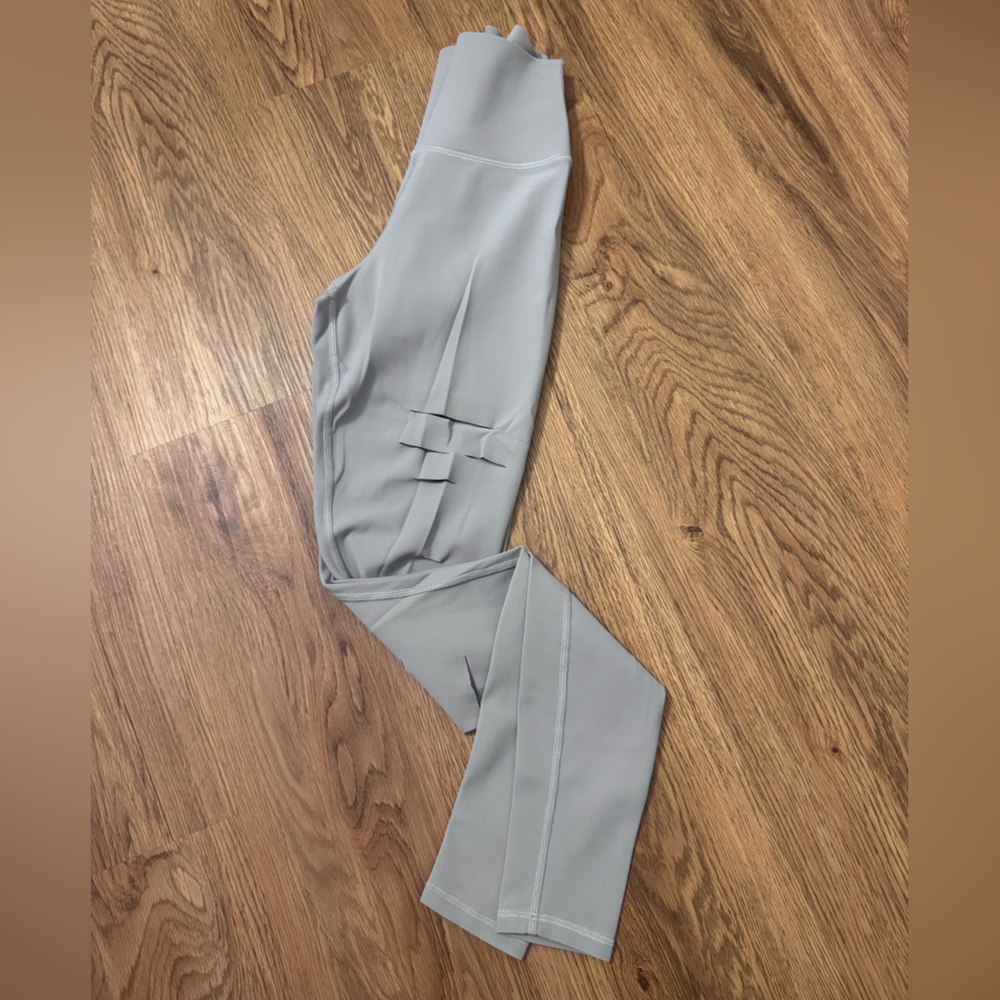 NWOT- ALO Light gray distressed leggings